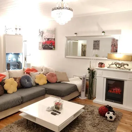 3bed 18 Mins By Metro To Centre Apartamento