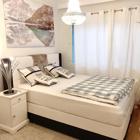 3bed 18 Mins By Metro To Centre Apartment *