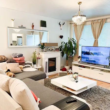 3bed 18 Mins By Metro To Centre דירה